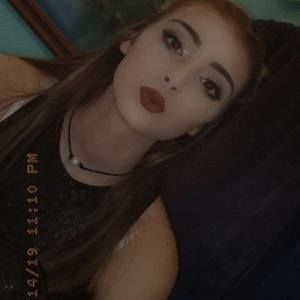 Meet your Posher, Izy